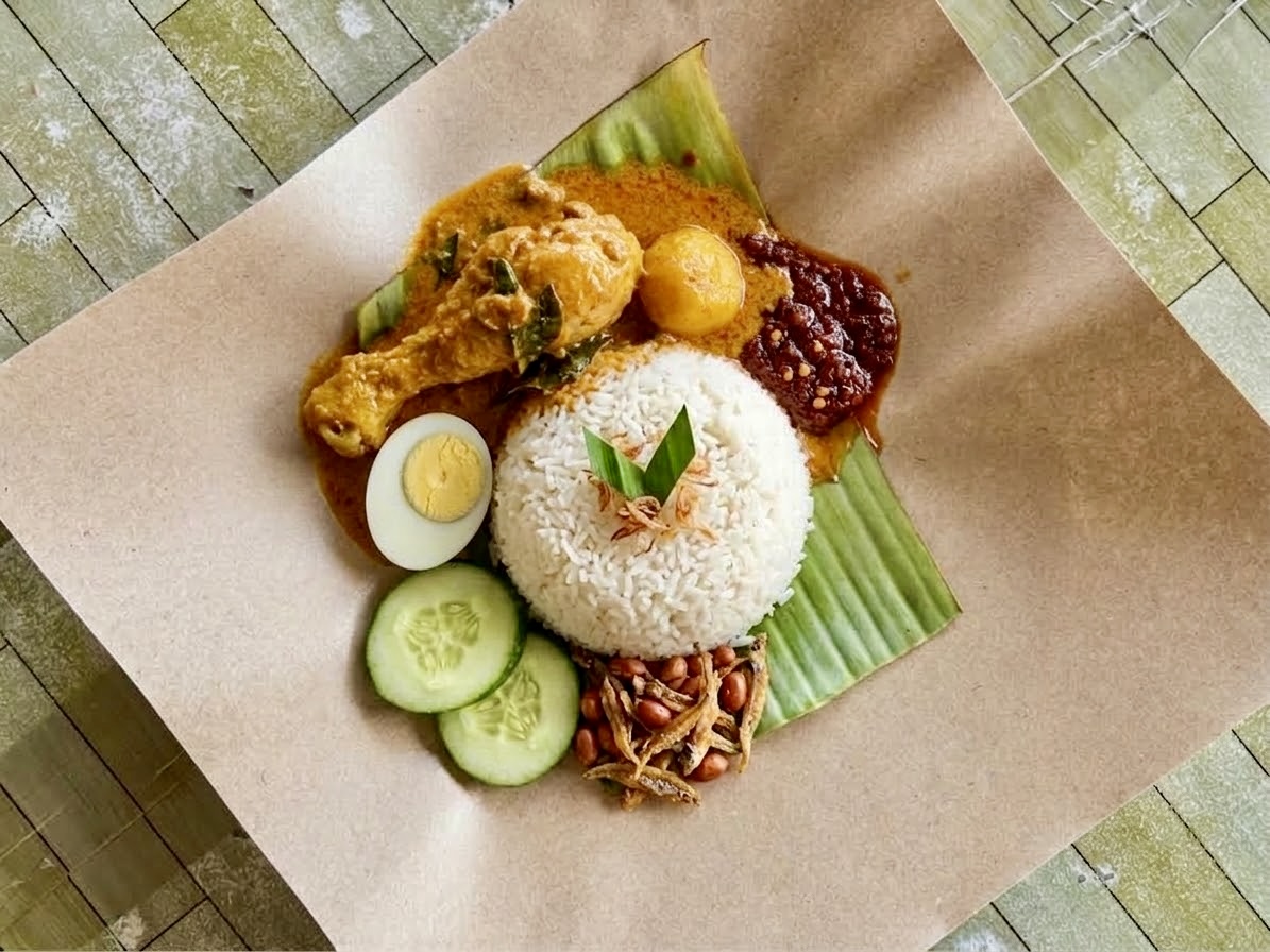 Nasi Lemak Ayam Kari