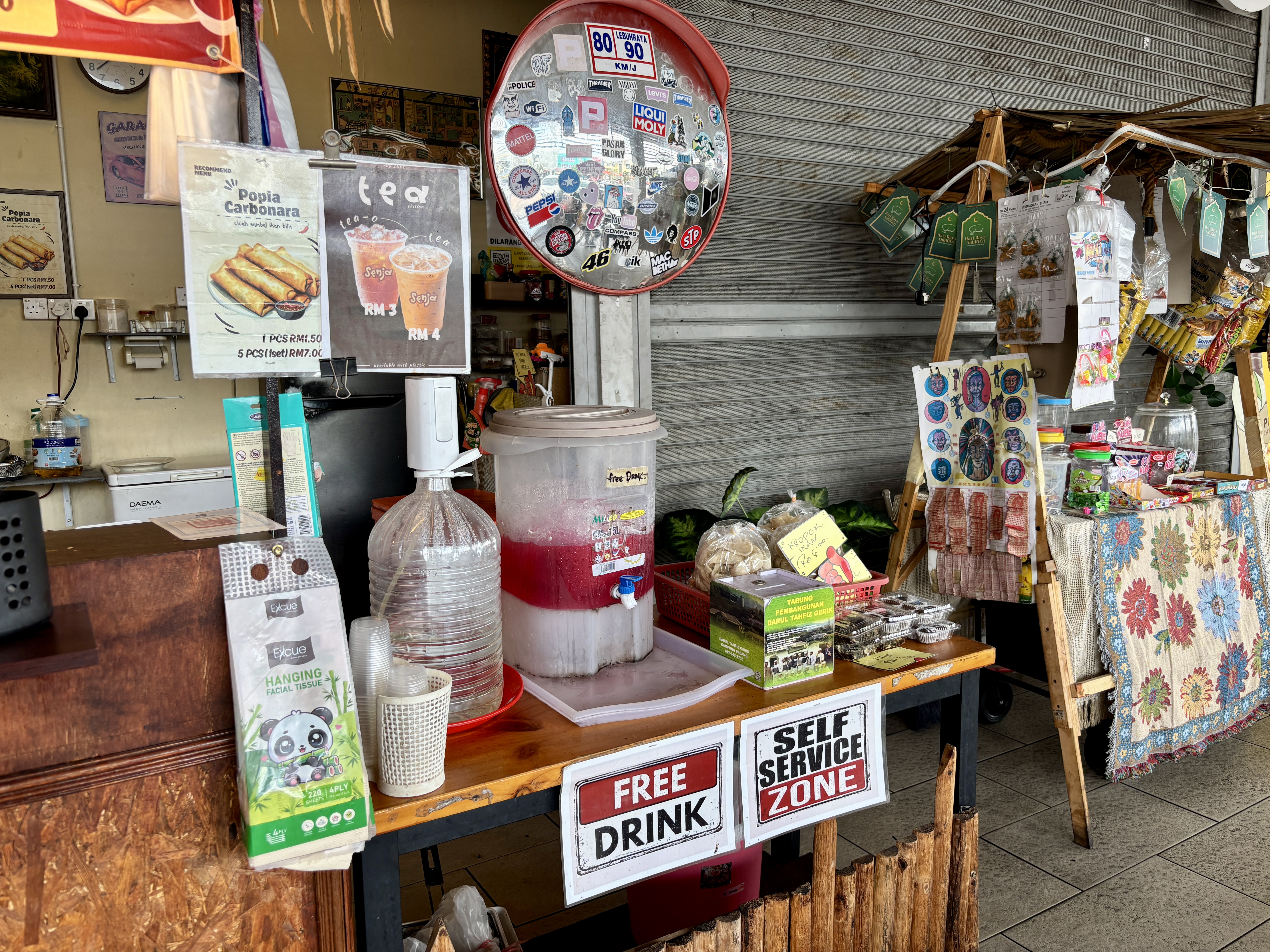 Complimentary Drinks & Self-Service Zone